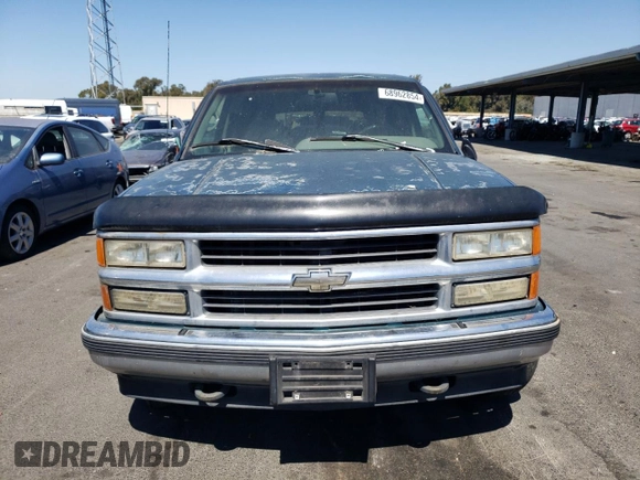 1996 Chevrolet Suburban with VIN 3GNFK16R7TG137640, listed as a Copart auction lot 68962854 with 147,244 mi miles and Clean Title. Bid and sale history available at carsss.com. Image 5.