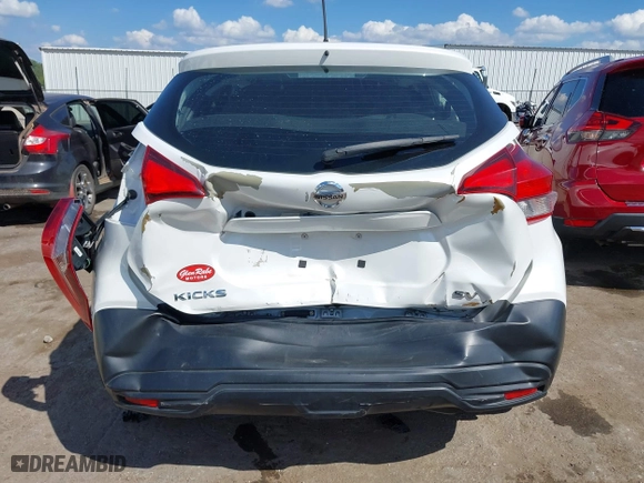 2018 Nissan Kicks SV with VIN 3N1CP5CU1JL505380, listed as a IAAI auction lot 40267581 with 80,705 mi miles. Bid and sale history available at carsss.com. Image 16.