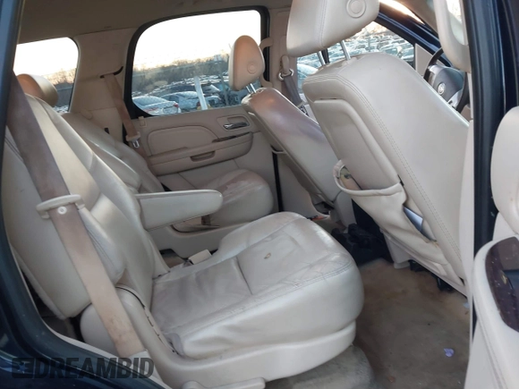 2007 Cadillac Escalade z VIN 1GYFK63847R345024, wystawiony jako IAAI lot #41326672 z przebiegiem Nie podano mil oraz . Historia ofert i sprzedaży dostępna na DreamBid. Obrazek 8.