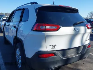 2016 Jeep Cherokee Sport with VIN 1C4PJMASXGW359186, listed as a IAAI auction lot 41930264 with 32,581 mi miles. Bid and sale history available at carsss.com. Image 3.