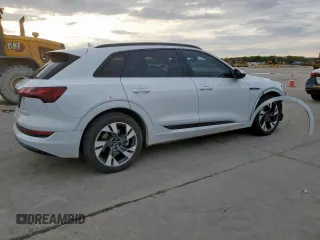 2021 Audi e-tron Premium z VIN WA1AAAGE7MB023949, wystawiony jako Copart lot #50706165 z przebiegiem 53 839 mil mil oraz Szkody całkowita. Historia ofert i sprzedaży dostępna na DreamBid. Obrazek 3.