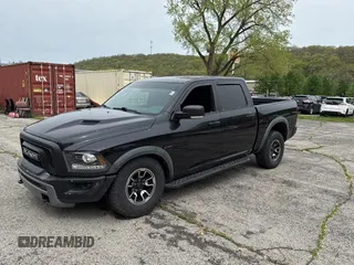 2016 Ram 1500 Rebel z VIN 1C6RR7YT2GS171455, wystawiony jako Copart lot #54708635 z przebiegiem 150 421 mil mil oraz Tytuł czysty. Historia ofert i sprzedaży dostępna na DreamBid. Obrazek 2.