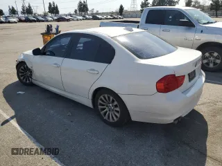 2009 BMW 3 Series 328i z VIN WBAPH57559NL79032, wystawiony jako Copart lot #52024355 z przebiegiem 115 036 mil mil oraz Szkoda całkowita • Salvage title. Historia ofert i sprzedaży dostępna na DreamBid. Obrazek 2.