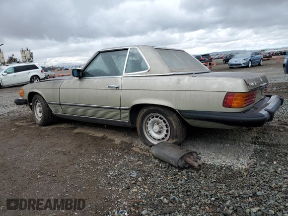 1982 Mercedes-Benz 380 SL z VIN WDBBA45A7CB016184, wystawiony jako Copart lot #72085954 z przebiegiem 251 411 mil mil oraz Szkoda całkowita • Salvage title. Historia ofert i sprzedaży dostępna na DreamBid. Obrazek 2.