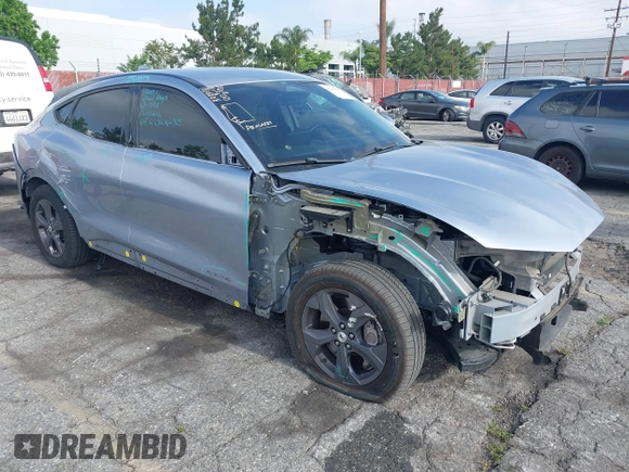 2022 Ford Mustang Mach-E Select z VIN 3FMTK1SSXNMA14614, wystawiony jako IAAI lot #42235651 z przebiegiem 45 998 mil mil oraz . Historia ofert i sprzedaży dostępna na DreamBid. Obrazek 1.