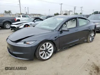 2025 Tesla Model 3 Long Range z VIN 5YJ3E1EA7SF940886, wystawiony jako Copart lot #62683815 z przebiegiem 3 498 mil mil oraz Szkoda całkowita • Salvage title. Historia ofert i sprzedaży dostępna na DreamBid. Obrazek 1.