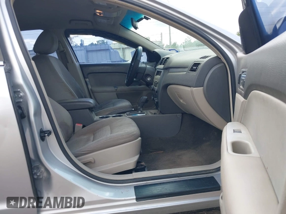 2011 Ford Fusion SE with VIN 3FAHP0HA0BR305471, listed as a IAAI auction lot 42099320 with 175,089 mi miles. Bid and sale history available at carsss.com. Image 5.