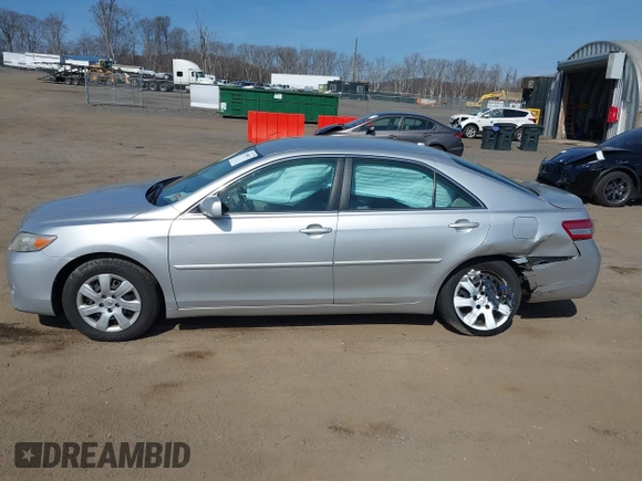 2011 Toyota Camry LE with VIN 4T4BF3EK6BR187499, listed as a IAAI auction lot 41800072 with 186,062 mi miles. Bid and sale history available at carsss.com. Image 14.
