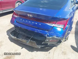 2024 Hyundai Elantra SEL z VIN KMHLS4DG3RU727771, wystawiony jako IAAI lot #42491600 z przebiegiem 5 510 mil mil oraz . Historia ofert i sprzedaży dostępna na DreamBid. Obrazek 18.