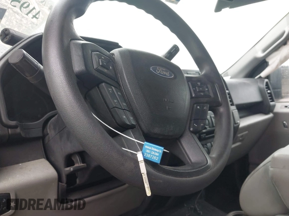 2017 Ford F-150 XL z VIN 1FTEX1C82HKE48197, wystawiony jako IAAI lot #41954267 z przebiegiem 72 946 mil mil oraz . Historia ofert i sprzedaży dostępna na DreamBid. Obrazek 11.