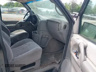 2004 Chevrolet Astro z VIN 1GNEL19XX4B108761, wystawiony jako IAAI lot #42452017 z przebiegiem 208 401 mil mil oraz . Historia ofert i sprzedaży dostępna na DreamBid. Obrazek 5.