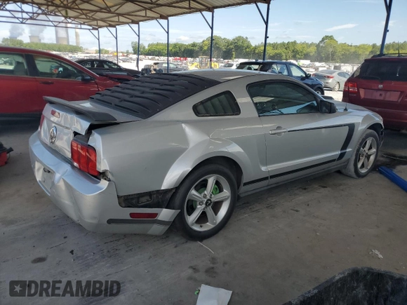 2005 Ford Mustang Deluxe z VIN 1ZVFT80N655102311, wystawiony jako Copart lot #64071685 z przebiegiem 147 413 mil mil oraz Szkoda całkowita • Salvage title. Historia ofert i sprzedaży dostępna na DreamBid. Obrazek 3.