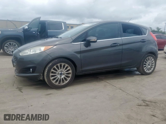 2015 Ford Fiesta Titanium z VIN 3FADP4FJ5FM203174, wystawiony jako Copart lot #60727515 z przebiegiem 91 898 mil mil oraz Czysty tytuł • Clean title. Historia ofert i sprzedaży dostępna na DreamBid. Obrazek 1.