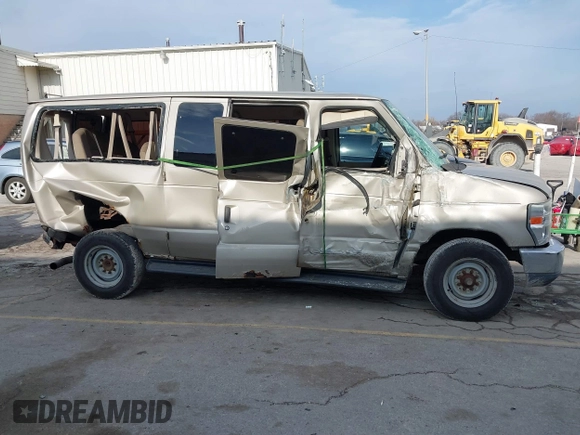 2011 Ford Econoline Passenger XL with VIN 1FBNE3BLXBDA21972, listed as a IAAI auction lot 41151236 with 395,453 mi miles. Bid and sale history available at carsss.com. Image 14.