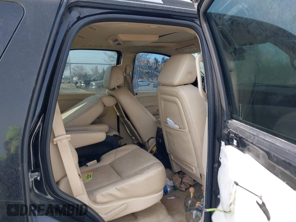 2008 Cadillac Escalade z VIN 1GYFK63828R141386, wystawiony jako IAAI lot #42069821 z przebiegiem Nie podano mil oraz . Historia ofert i sprzedaży dostępna na DreamBid. Obrazek 8.