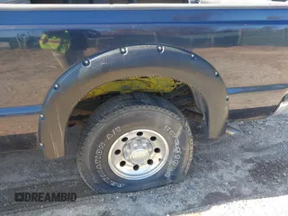 2001 Ford Super Duty F-250 XL with VIN 1FTNX21L51EC28036, listed as a IAAI auction lot 41768113 with 141,603 mi miles. Bid and sale history available at carsss.com. Image 6.
