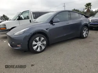 2023 Tesla Model Y Long Range z VIN 7SAYGAEEXPF845803, wystawiony jako Copart lot #86642044 z przebiegiem 22 793 mil mil oraz Szkoda całkowita • Salvage title. Historia ofert i sprzedaży dostępna na DreamBid. Obrazek 1.