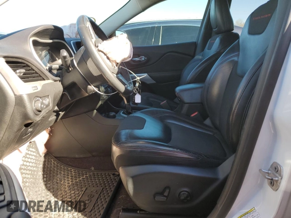 2018 Jeep Cherokee Trailhawk with VIN 1C4PJMBB1JD549783, listed as a Copart auction lot 77056883 with 84,404 mi miles and Non repairable. Bid and sale history available at DreamBid. Image 7.