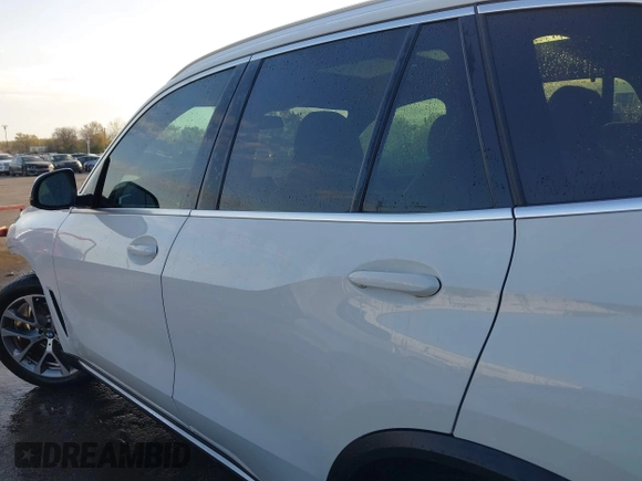 2021 BMW X5 sDrive40i with VIN 5UXCR4C07M9F23816, listed as a IAAI auction lot 41871364 with 55,401 mi miles. Bid and sale history available at carsss.com. Image 15.