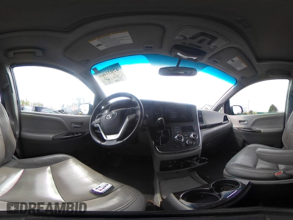 2015 Toyota Sienna XLE with VIN 5TDYK3DC9FS653421, listed as a IAAI auction lot 42031069 with 175,830 mi miles. Bid and sale history available at carsss.com. Image 19.