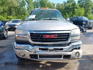 2004 GMC Sierra 2500HD with VIN 1GTHK23194F136501, listed as a IAAI auction lot 42204491 with 226,947 mi miles and . Bid and sale history available at DreamBid. Image 13.