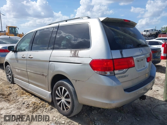 2008 Honda Odyssey Touring with VIN 5FNRL38898B056106, listed as a IAAI auction lot 41963288 with 146,960 mi miles. Bid and sale history available at carsss.com. Image 3.