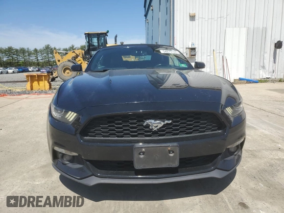 2017 Ford Mustang EcoBoost Premium z VIN 1FATP8UH7H5293651, wystawiony jako Copart lot #54879105 z przebiegiem 136 577 mil mil oraz Czysty tytuł • Clean title. Historia ofert i sprzedaży dostępna na DreamBid. Obrazek 5.