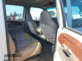 2000 Ford Super Duty F-250 XL with VIN 1FTNW21F5YEB57752, listed as a IAAI auction lot 40702428 with 323,191 mi miles. Bid and sale history available at carsss.com. Image 8.