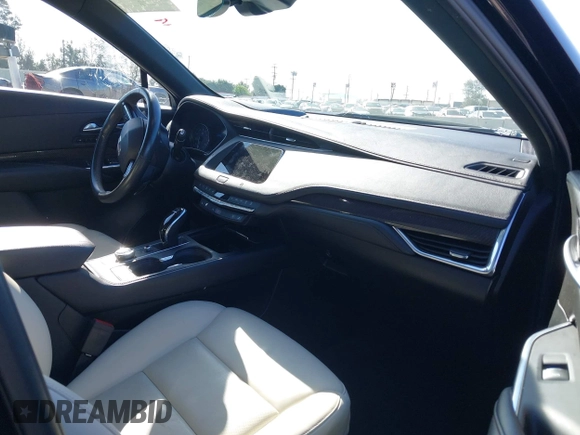 2020 Cadillac XT4 FWD Sport z VIN 1GYFZER49LF021475, wystawiony jako IAAI lot #41962892 z przebiegiem 41 603 mil mil oraz . Historia ofert i sprzedaży dostępna na DreamBid. Obrazek 5.