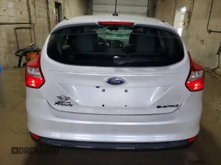 2014 Ford Focus Electric с VIN 1FADP3R4XEL353376, выставлен на аукционе Copart как лот 61689295 с пробегом 43 220 миль миль и Чистый • Clean title. История ставок и продаж доступна на DreamBid. Изображение 6.