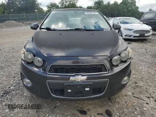 2014 Chevrolet Sonic LT z VIN 1G1JC5SH1E4221918, wystawiony jako Copart lot #56589105 z przebiegiem 152 320 mil mil oraz Szkoda całkowita • Salvage title. Historia ofert i sprzedaży dostępna na DreamBid. Obrazek 5.