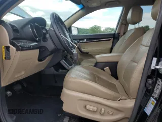 2012 Kia Sorento EX z VIN 5XYKU4A26CG252144, wystawiony jako Copart lot #56290995 z przebiegiem 220 802 mil mil oraz Szkoda całkowita • Salvage title. Historia ofert i sprzedaży dostępna na DreamBid. Obrazek 7.