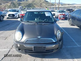 2006 MINI Hardtop with VIN WMWRC33586TJ75043, listed as a IAAI auction lot 41948235 with 138,402 mi miles and . Bid and sale history available at DreamBid. Image 12.
