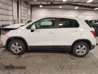 2020 Chevrolet Trax LS z VIN KL7CJKSB0LB318257, wystawiony jako IAAI lot #42080139 z przebiegiem 59 616 mil mil oraz . Historia ofert i sprzedaży dostępna na DreamBid. Obrazek 14.