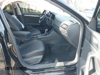 2024 Volkswagen Jetta SE z VIN 3VW7M7BU4RM033506, wystawiony jako IAAI lot #41994422 z przebiegiem 15 066 mil mil oraz . Historia ofert i sprzedaży dostępna na DreamBid. Obrazek 5.
