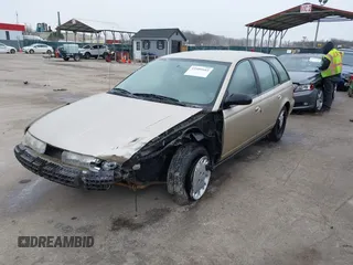 1997 Saturn SW z VIN 1G8ZK8270VZ205793, wystawiony jako IAAI lot #41609103 z przebiegiem 120 754 mil mil oraz . Historia ofert i sprzedaży dostępna na DreamBid. Obrazek 2.