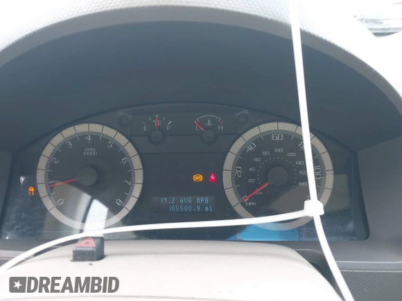 2008 Ford Escape XLT z VIN 1FMCU03108KC68967, wystawiony jako IAAI lot #42602224 z przebiegiem 105 580 mil mil oraz . Historia ofert i sprzedaży dostępna na DreamBid. Obrazek 7.