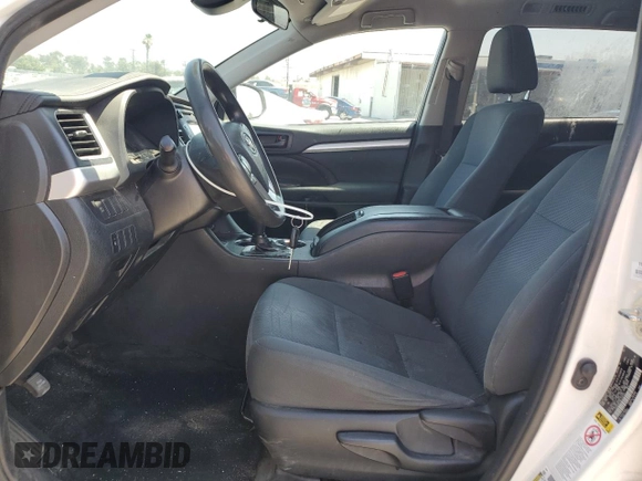 2019 Toyota Highlander LE z VIN 5TDZZRFHXKS320344, wystawiony jako Copart lot #64585195 z przebiegiem 228 994 mil mil oraz Szkoda całkowita • Salvage title. Historia ofert i sprzedaży dostępna na DreamBid. Obrazek 7.