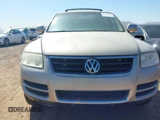 2004 Volkswagen Touareg z VIN WVGCM77L64D076276, wystawiony jako IAAI lot #42149861 z przebiegiem 144 182 mil mil oraz . Historia ofert i sprzedaży dostępna na DreamBid. Obrazek 6.
