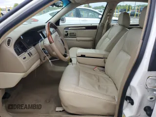 2008 Lincoln Town Car Limited z VIN 2LNHM82V98X636942, wystawiony jako Copart lot #57791415 z przebiegiem 132 930 mil mil oraz Szkoda całkowita • Salvage title. Historia ofert i sprzedaży dostępna na DreamBid. Obrazek 7.