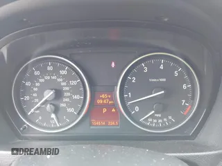 2009 BMW 3 Series 328i xDrive z VIN WBAPK535X9A646048, wystawiony jako IAAI lot #42162157 z przebiegiem 154 514 mil mil oraz . Historia ofert i sprzedaży dostępna na DreamBid. Obrazek 7.
