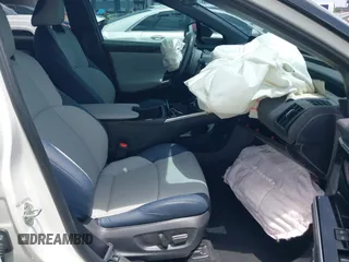 2024 Subaru Solterra Premium z VIN JTMABABA6RA053657, wystawiony jako IAAI lot #42451075 z przebiegiem 13 805 mil mil oraz . Historia ofert i sprzedaży dostępna na DreamBid. Obrazek 5.