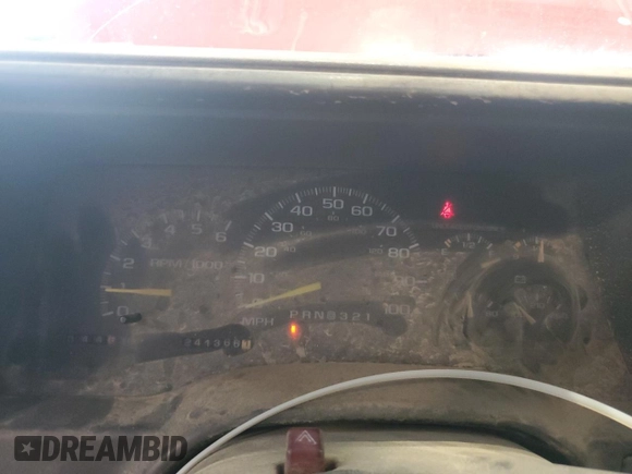 1999 GMC Sierra 2500 z VIN 1GTGK29R3XF020000, wystawiony jako Copart lot #53698755 z przebiegiem 241 366 mil mil oraz Szkody całkowita. Historia ofert i sprzedaży dostępna na DreamBid. Obrazek 9.