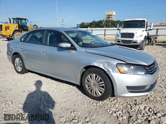 2014 Volkswagen Passat S z VIN 1VWAS7A39EC046865, wystawiony jako Copart lot #58449995 z przebiegiem 122 630 mil mil oraz Czysty tytuł • Clean title. Historia ofert i sprzedaży dostępna na DreamBid. Obrazek 4.