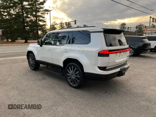 2024 Lexus GX 550 Luxury with VIN JTJVBCDX9R5005977, listed as a Copart auction lot 86017994 with 3 mi miles and Clean title. Bid and sale history available at DreamBid. Image 3.
