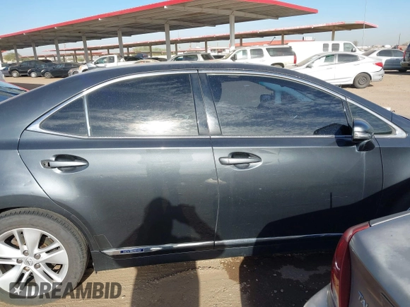 2010 Lexus HS 250h z VIN JTHBB1BA8A2034027, wystawiony jako IAAI lot #41551228 z przebiegiem 304 411 mil mil oraz . Historia ofert i sprzedaży dostępna na DreamBid. Obrazek 13.