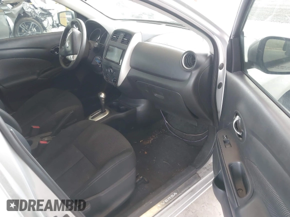 2016 Nissan Versa SV z VIN 3N1CN7AP9GL890842, wystawiony jako IAAI lot #42299478 z przebiegiem 90 572 mil mil oraz . Historia ofert i sprzedaży dostępna na DreamBid. Obrazek 5.