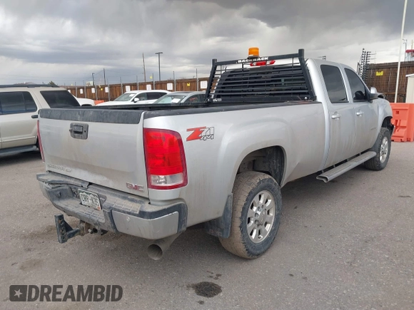 2013 GMC Sierra 2500HD SLT z VIN 1GT121C83DF202114, wystawiony jako IAAI lot #41669669 z przebiegiem 179 676 mil mil oraz . Historia ofert i sprzedaży dostępna na DreamBid. Obrazek 4.