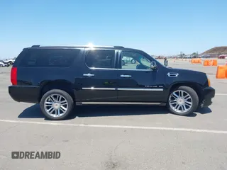 2014 Cadillac Escalade ESV Platinum z VIN 1GYS3KEF5ER161787, wystawiony jako IAAI lot #42358806 z przebiegiem 120 317 mil mil oraz . Historia ofert i sprzedaży dostępna na DreamBid. Obrazek 13.