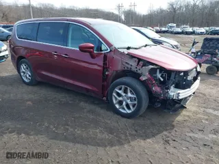 2019 Chrysler Pacifica Touring Plus with VIN 2C4RC1FG8KR604283, listed as a IAAI auction lot 41620646 with 25,106 mi miles. Bid and sale history available at carsss.com. Image 1.